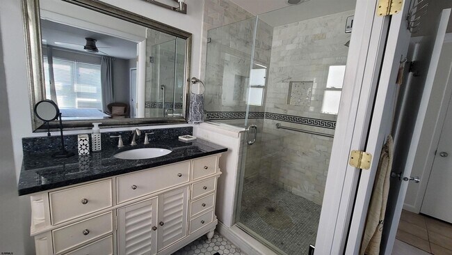 Building Photo - 5206 Ocean Dr S