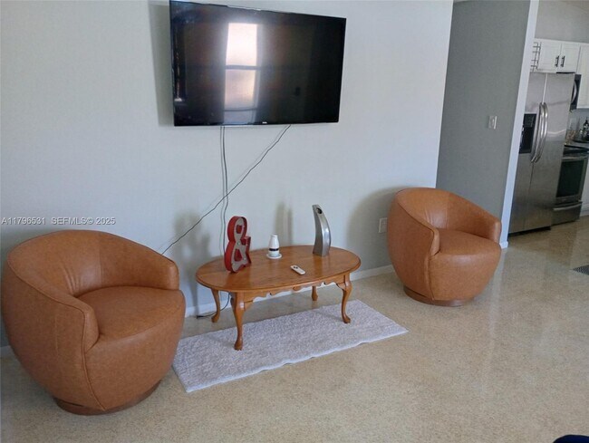 Building Photo - 368 Tihami Rd