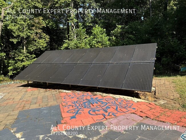 Building Photo - Modular Home Backs to Lake Lanier