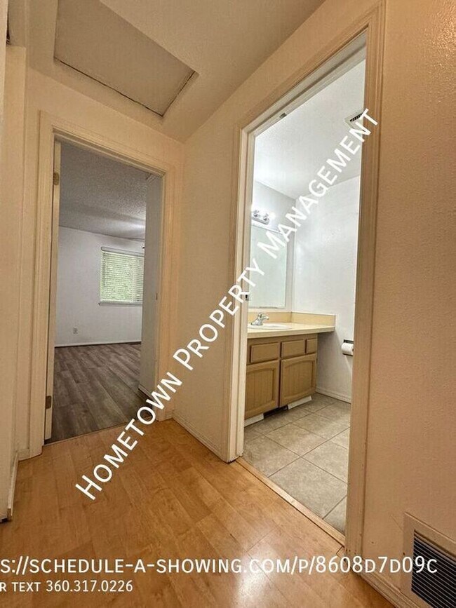 Building Photo - 4218 Glen Terra Dr SE