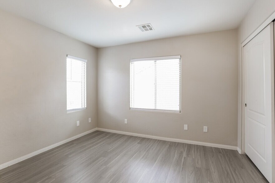 Building Photo - 10428 Yew Blossom Ave