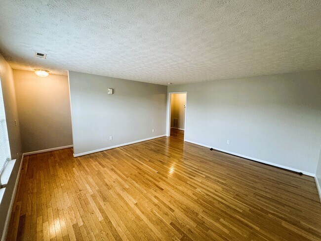 Building Photo - 315 Emerson Ln