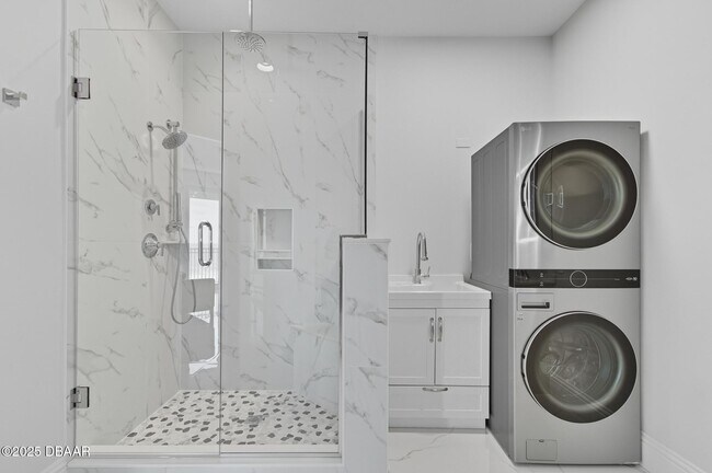 Building Photo - 200 Ocean Crest Dr