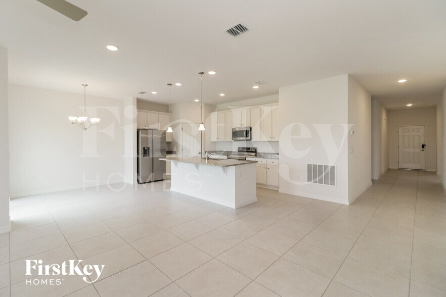 Building Photo - 584 Crown Rose Dr