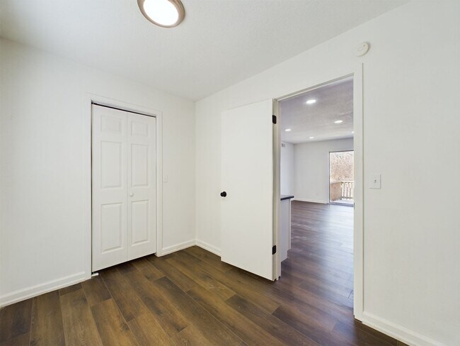 Building Photo - 8600 Countryshire Ln