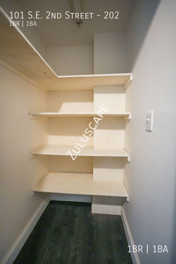 Building Photo - 101 SE 2nd St