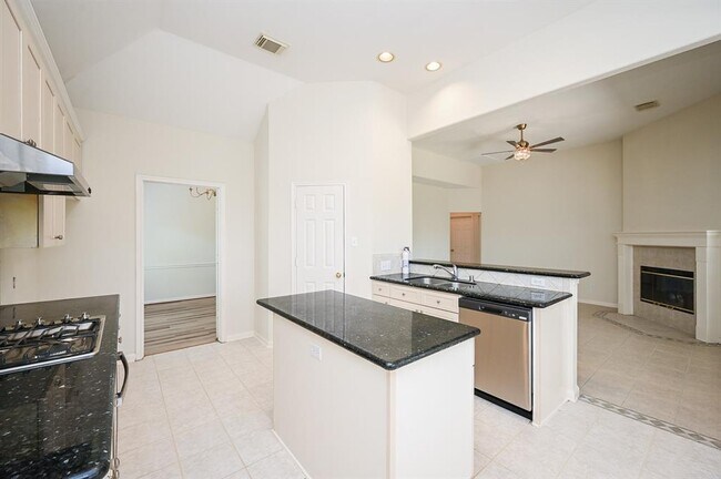 Building Photo - 18018 Somerset Knolls Ct