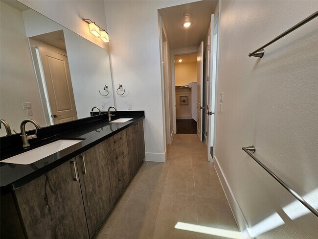 Building Photo - 2401 Crawford St