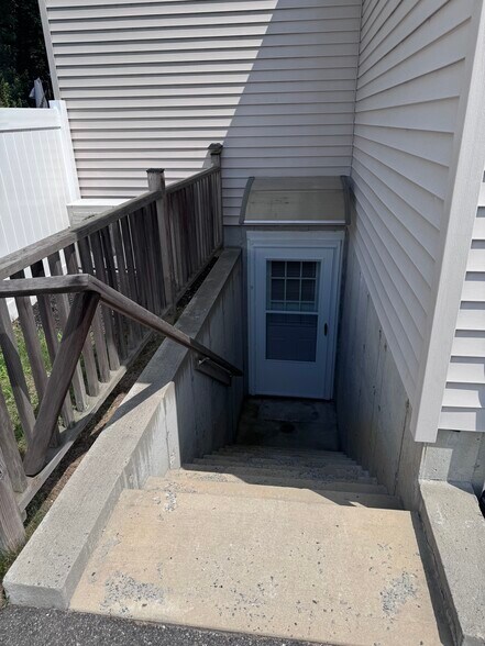 Building Photo - 27 Old Orchard Rd