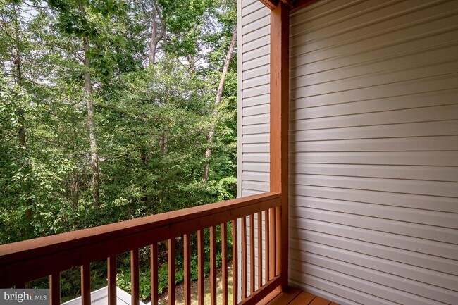 Building Photo - 7530 Stonehouse Run Dr