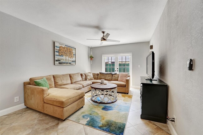 Building Photo - 744 NE 14th Ave