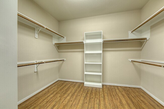 Building Photo - 10 Quillwood Pl
