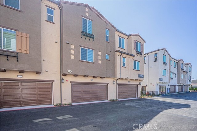 Building Photo - 2317 W Broadway