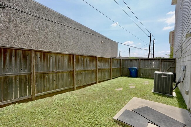 Building Photo - 3614 Main Plaza Dr