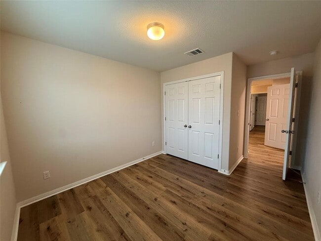 Building Photo - 334 TX-332 Loop