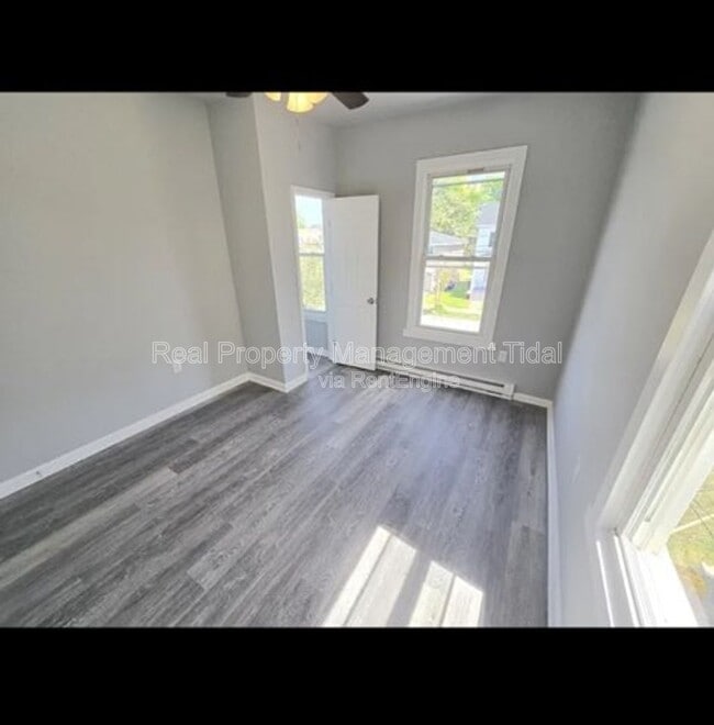 Building Photo - 22 Riverview Ave
