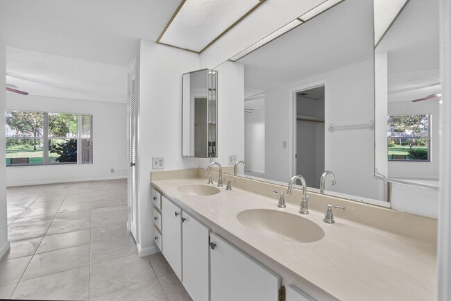 Building Photo - 300 N Hwy A1A