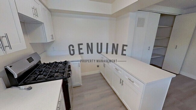 Building Photo - Cameo Ln Four-Plex