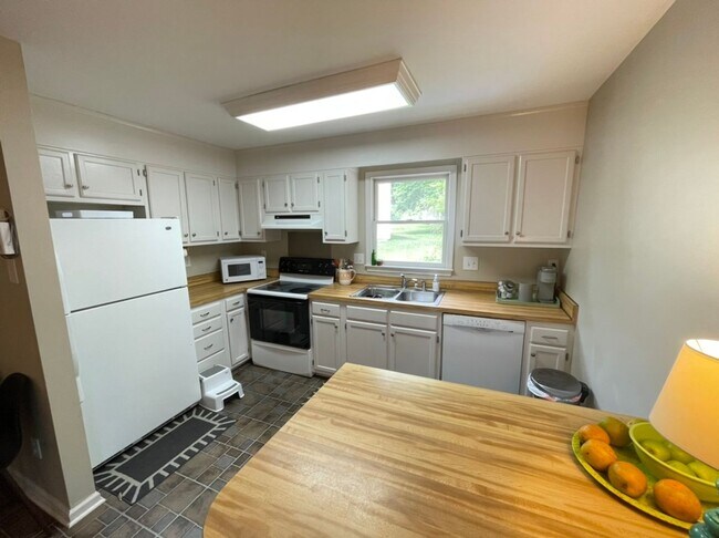 Building Photo - Quiet 3 bedroom cul-de-sac home in Rolling...