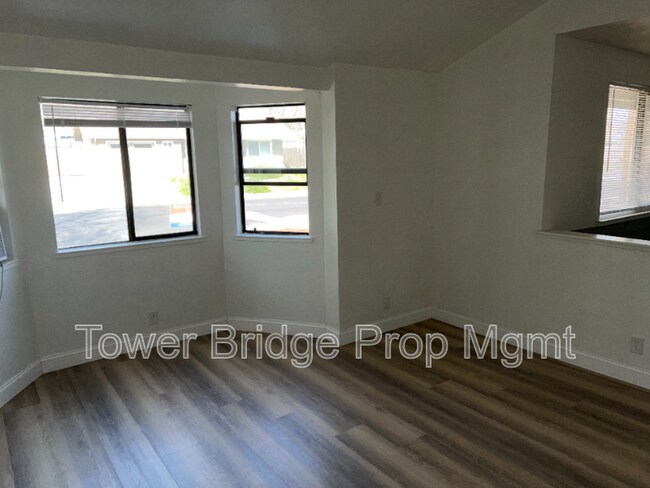 Building Photo - 1328 School St