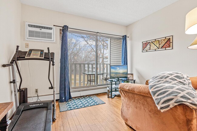 Building Photo - 1601 N Innsbruck Dr
