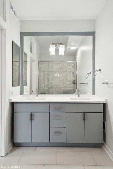 Building Photo - 939 W Madison St