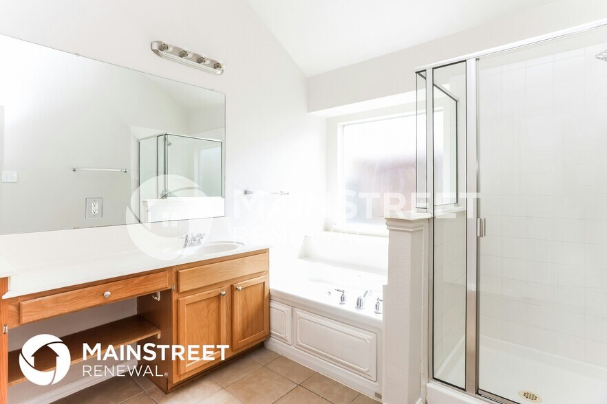 Building Photo - 700 Shady Meadow Ln