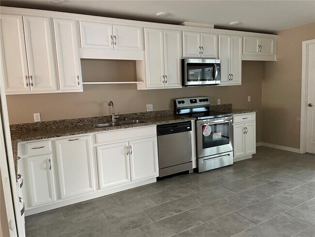 Building Photo - 8120 Puffin Dr