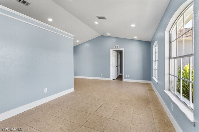 Building Photo - 1715 NE 2nd Ave