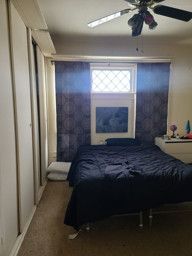 Building Photo - 810 N Coler Ave