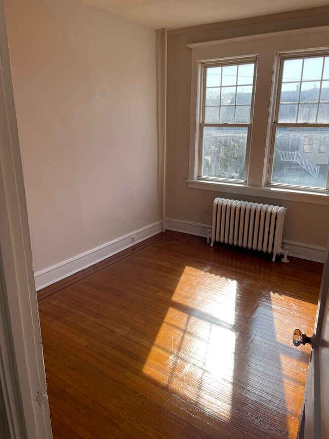 Building Photo - 6215 Ventnor Ave