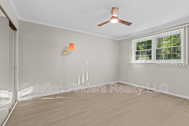 Building Photo - 211 Crocker Dr