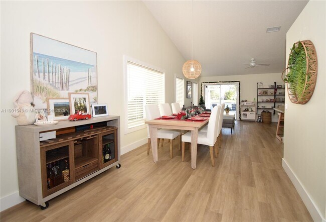 Building Photo - 794 San Remo Dr