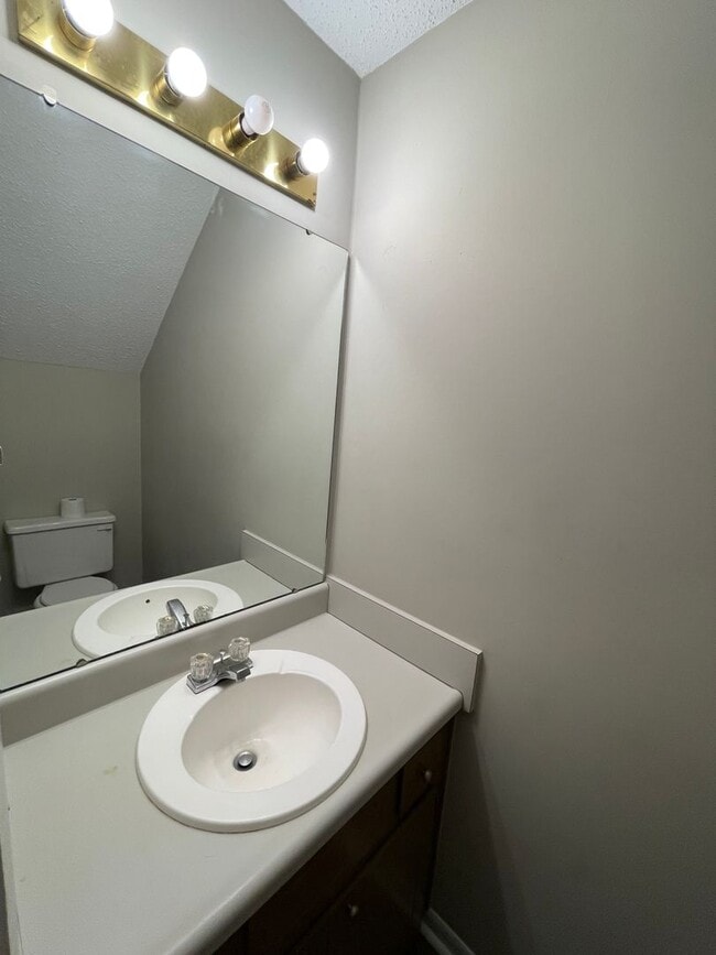 Building Photo - Rolling Acres