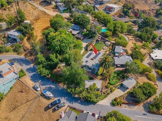 Building Photo - Gorgeous 3 bd 2 ba + Den Single Family hom...