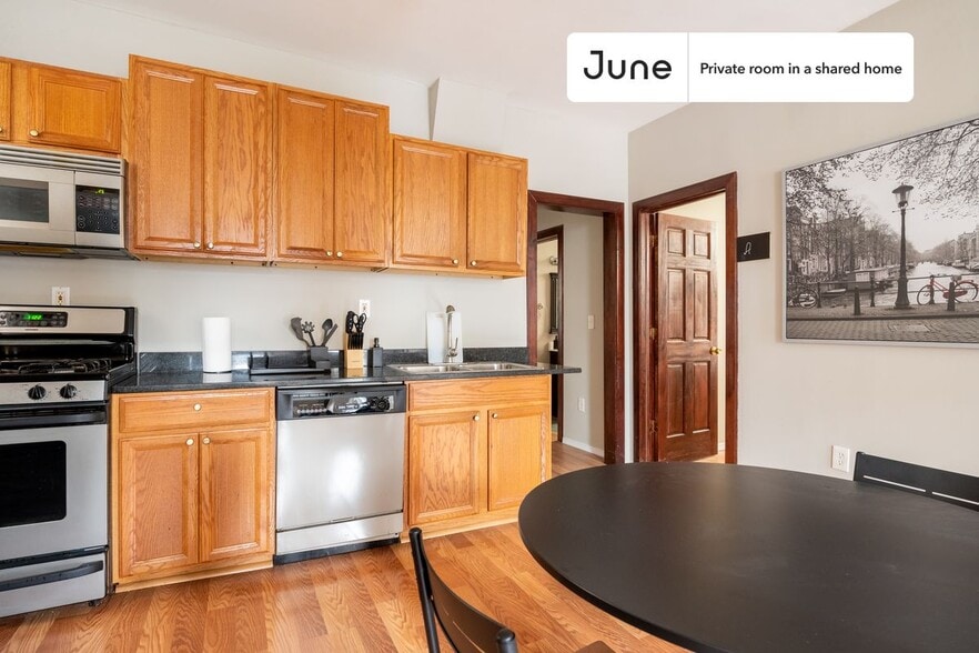 Building Photo - Room in Shared 4 bed/1 bath home