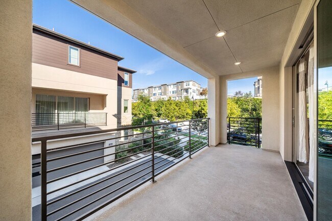 Building Photo - Split level floor plan on a gorgeously upgraded home