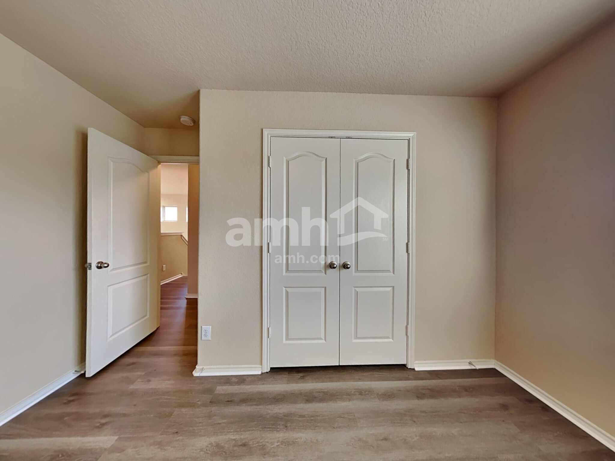 Building Photo - 10450 Rosewood Creek