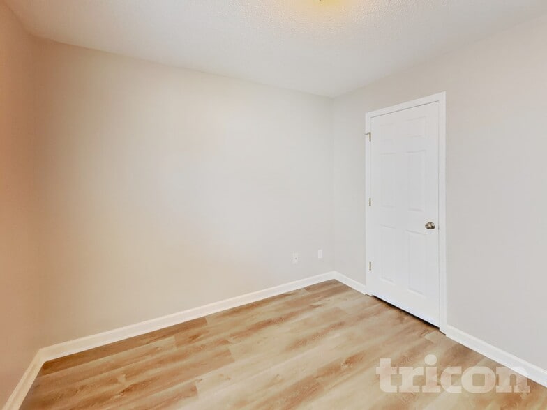 Building Photo - 701 Avondale Dr