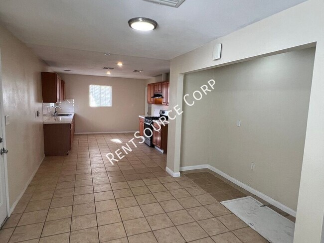 Building Photo - 440 Lillian Dr