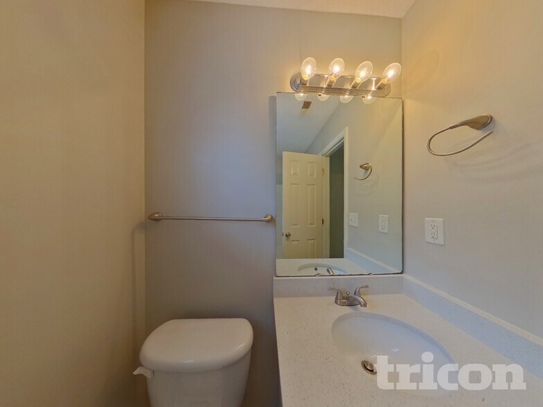 Building Photo - 416 Leecrest Dr