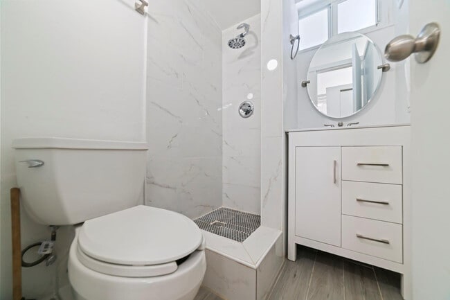 Building Photo - 1951 NE 51st St