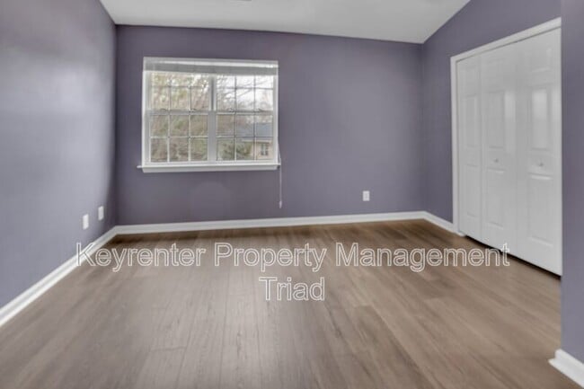 Building Photo - 16 Raelans Cir