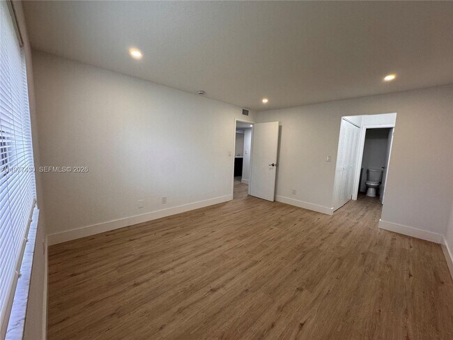 Building Photo - 5911 Washington St