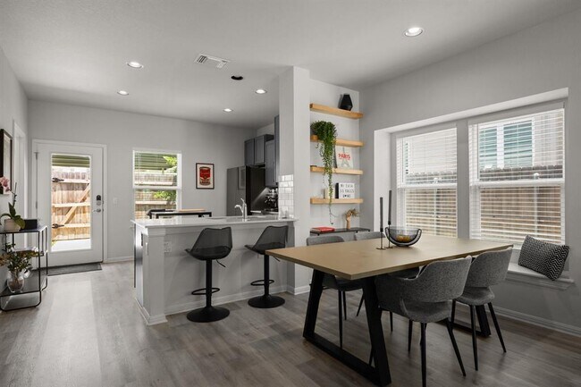 Building Photo - 17202 Adoro Dr
