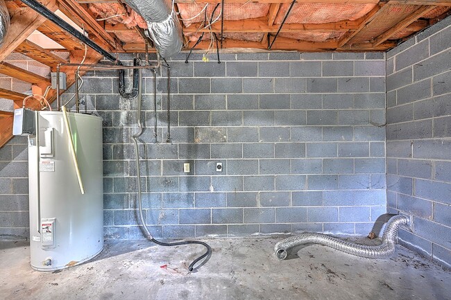 Building Photo - 252 Wildwood Dr