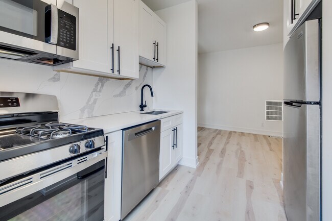 Building Photo - 3050 W Cortland St