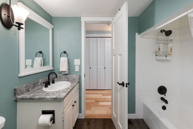 Building Photo - 5 Bedroom 2.5 Bath Retreat in Prime Arvada...