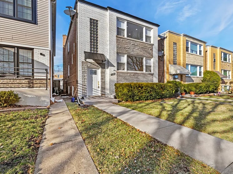 Building Photo - 7508 W Devon Ave