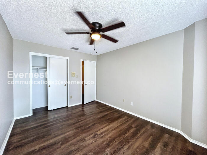 Building Photo - 13923 Conner Downs Dr